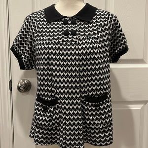 Art & Soul size small black and white swing top
